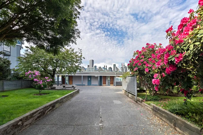 13 1355 W 4TH AVENUE - photo 2 of 25