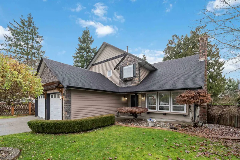 15751 98A AVENUE - photo 2 of 25