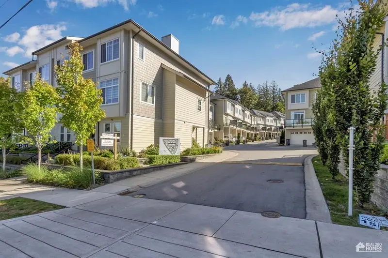 64 13670 62 AVENUE - photo 1 of 25