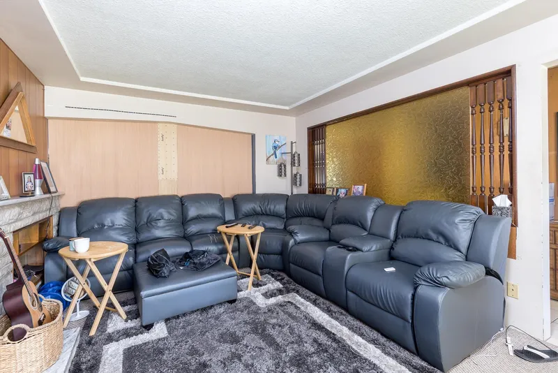 13759 111 AVENUE - photo 4 of 25