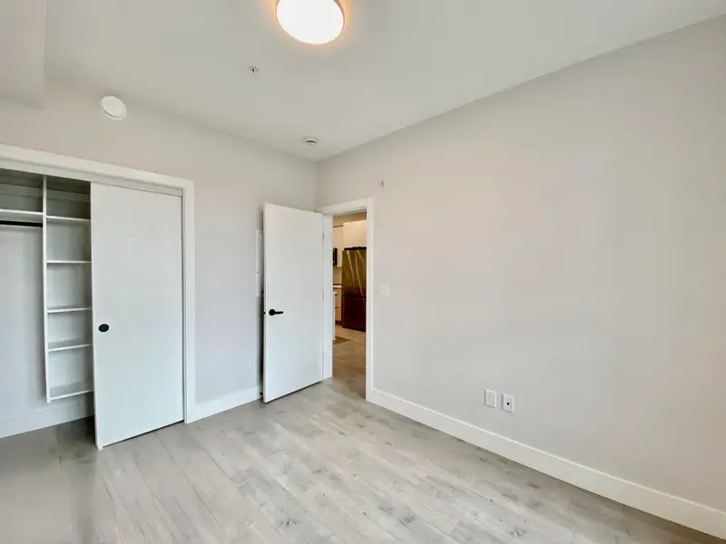 401 13458 95 AVENUE - photo 4 of 16