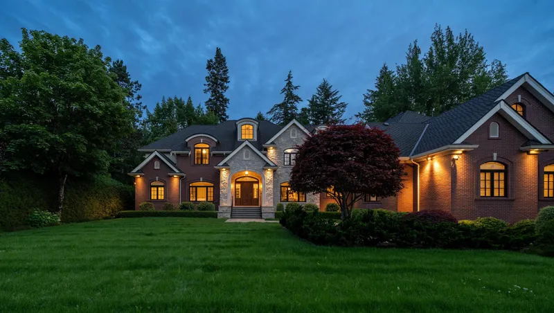 13560 27 AVENUE - photo 3 of 25