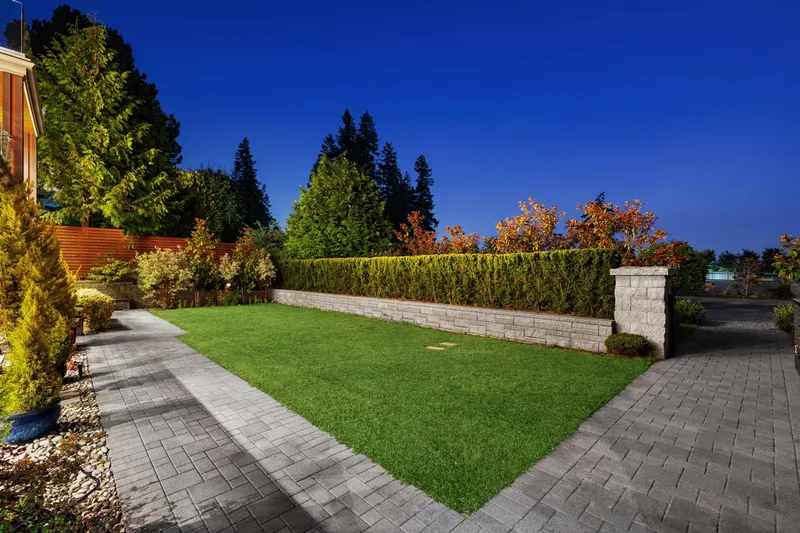 2449 KINGS AVENUE - photo 4 of 25