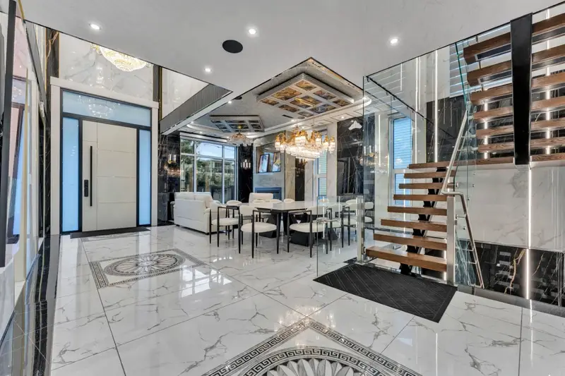 15460 SEMIAHMOO AVENUE - photo 4 of 25