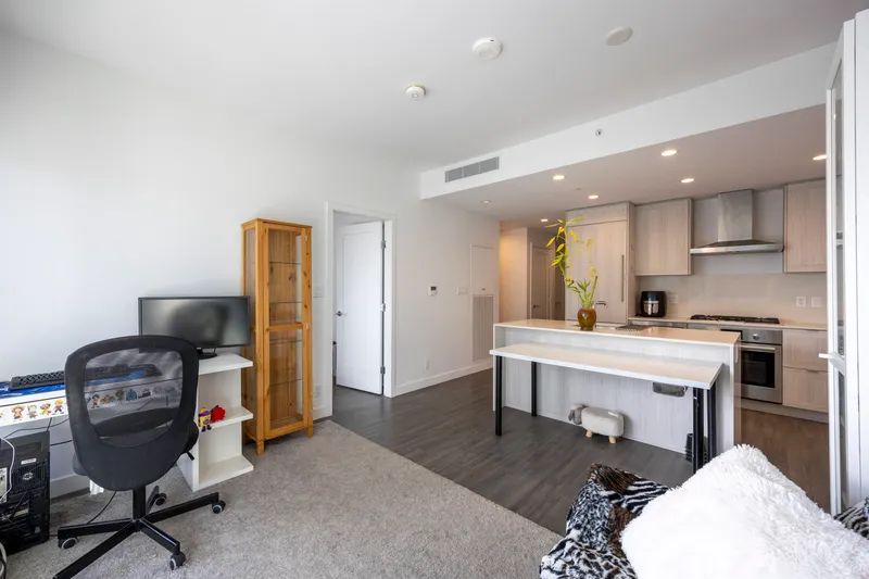 1505 2311 BETA AVENUE - photo 4 of 23