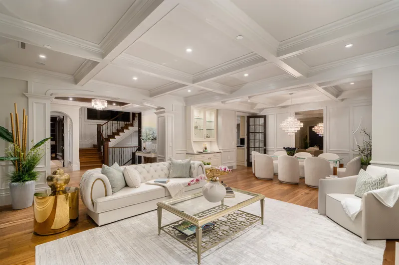 5989 CHURCHILL STREET - photo 4 of 24