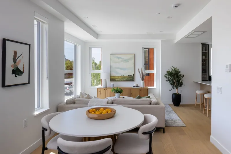 213 715 W 49TH AVENUE - photo 2 of 25