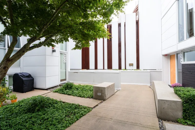 2208 WILLOW STREET - photo 4 of 25