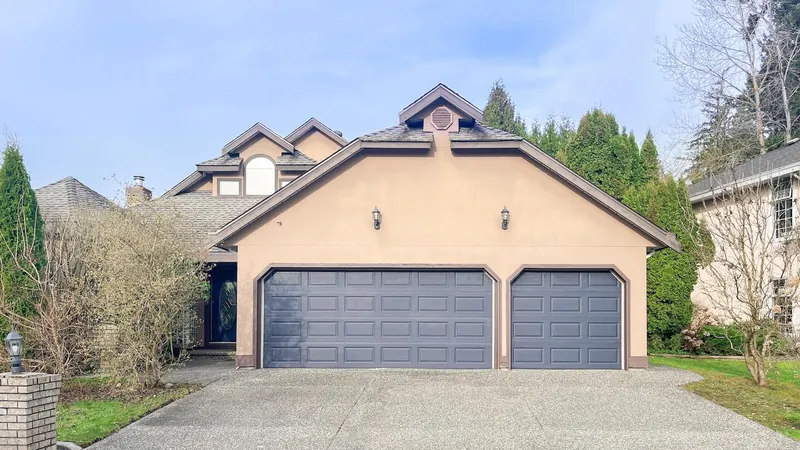 10875 163 STREET - photo 1 of 25