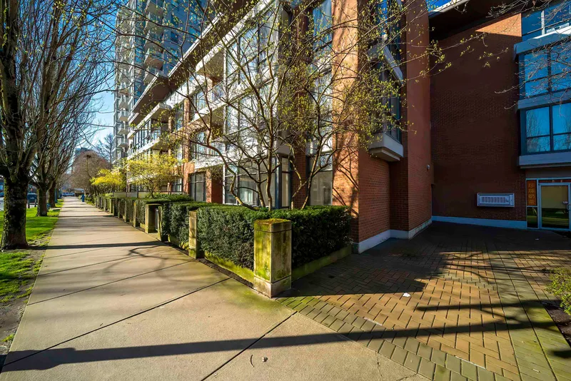 101 6331 BUSWELL STREET - photo 2 of 25