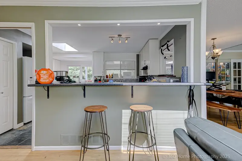 5105 8A AVENUE - photo 4 of 25