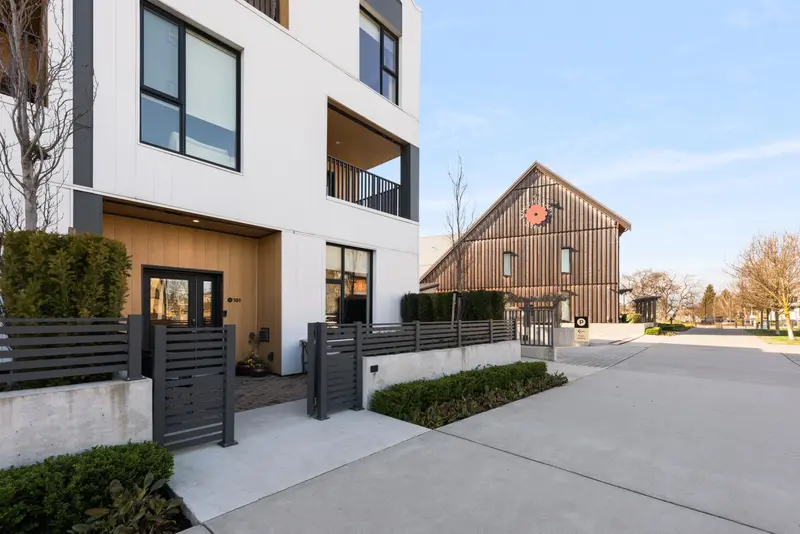 101 251 BOUNDARY BAY ROAD - photo 3 of 25