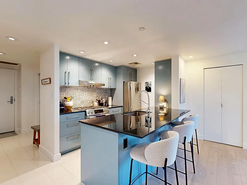 503 638 BEACH CRESCENT - photo 3 of 25