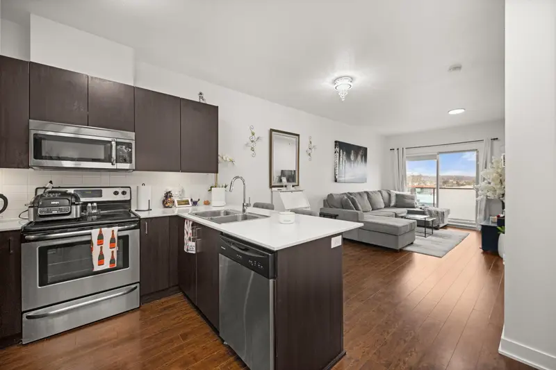 403 20460 DOUGLAS CRESCENT - photo 2 of 25