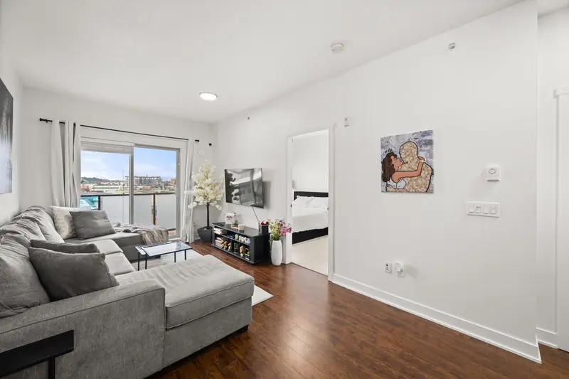 403 20460 DOUGLAS CRESCENT - photo 4 of 25