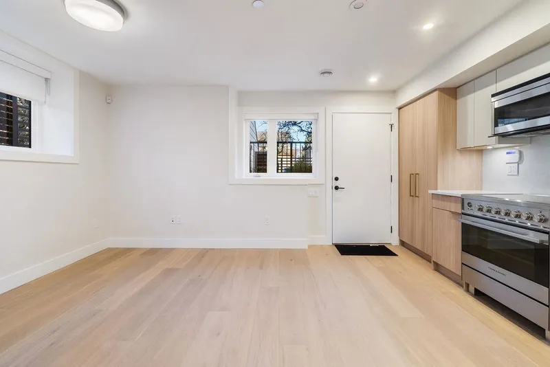 1 1933 TEMPLETON DRIVE - photo 4 of 24