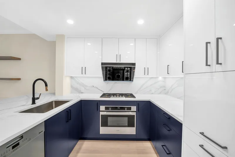 6018 CHANCELLOR MEWS - photo 2 of 25