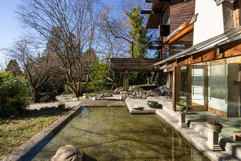 2094 HAYWOOD AVENUE - photo 3 of 25