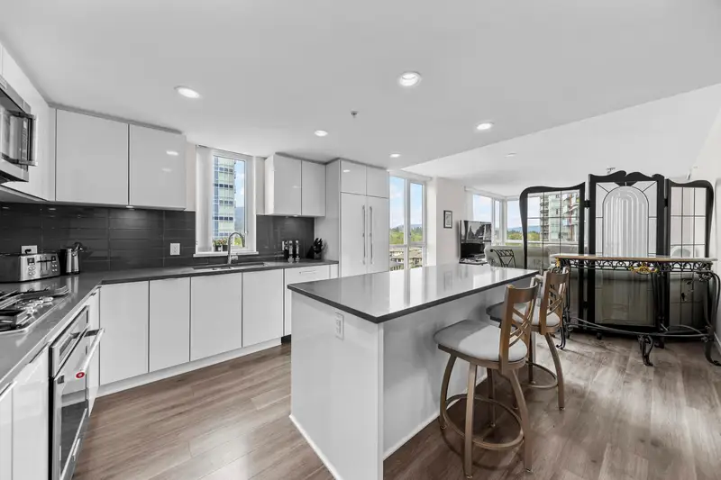 1001 3096 WINDSOR GATE - photo 2 of 21