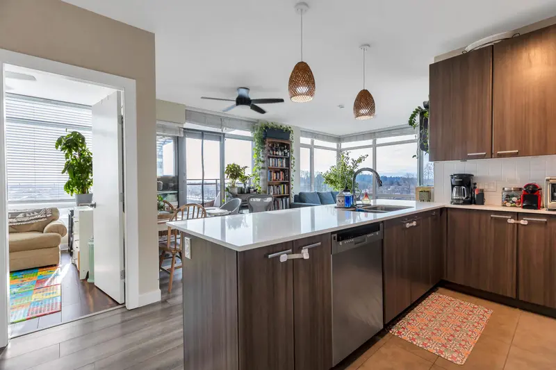 908 2789 SHAUGHNESSY STREET - photo 4 of 25