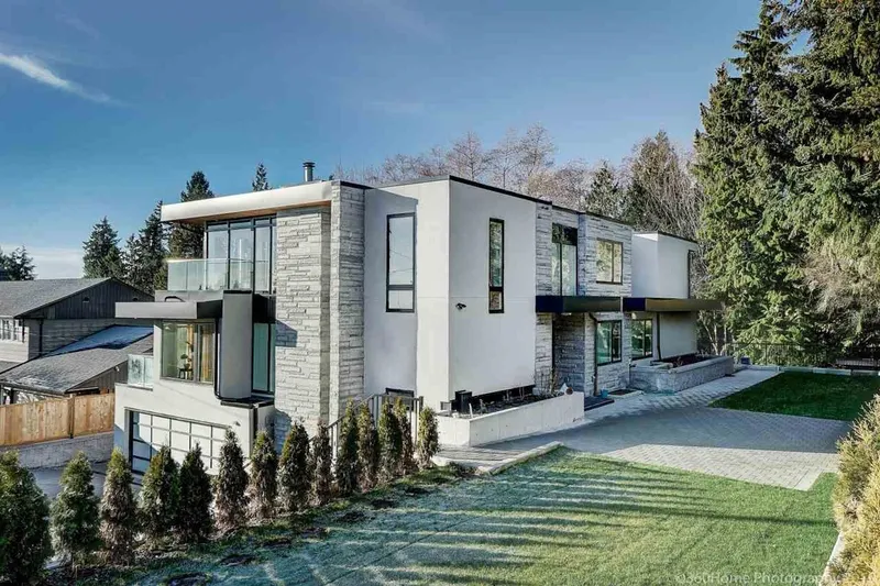 2010 QUEENS AVENUE - photo 1 of 25