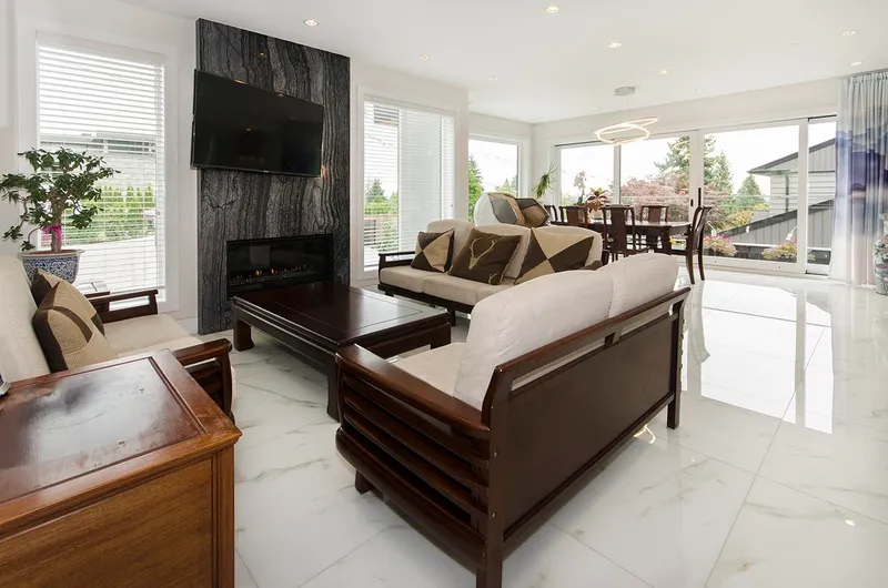 2010 QUEENS AVENUE - photo 4 of 25