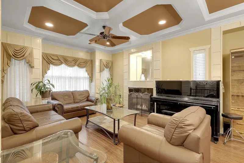 10047 129 STREET - photo 4 of 25