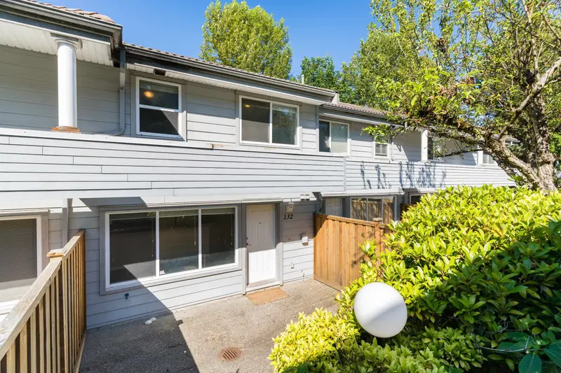 132 SHORELINE CIRCLE - photo 3 of 25