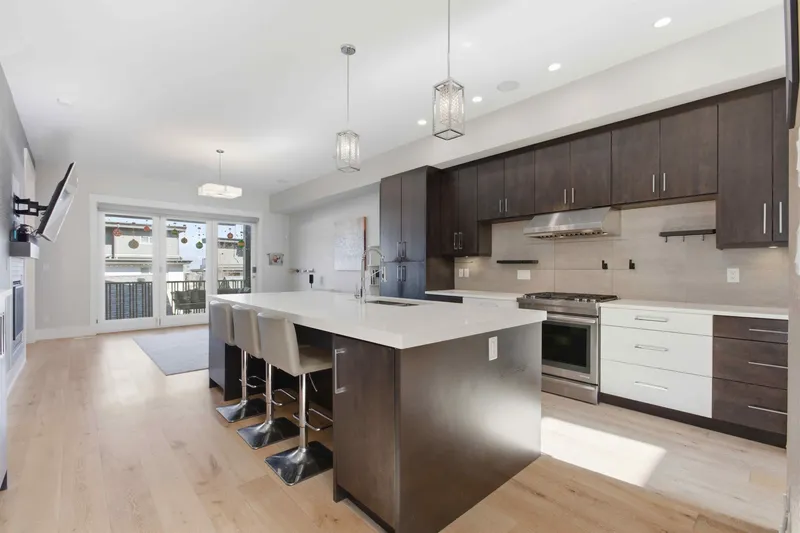 15871 28 AVENUE - photo 1 of 25