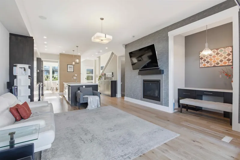 15871 28 AVENUE - photo 4 of 25