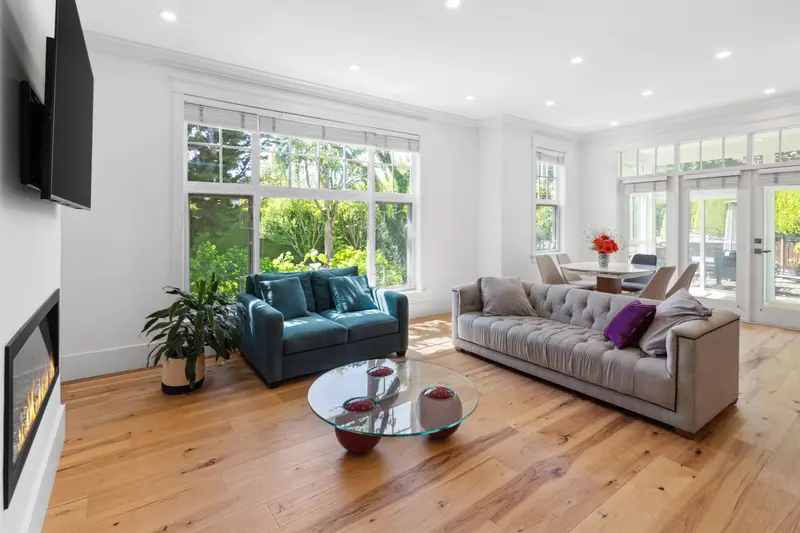 4379 ROSS CRESCENT - photo 4 of 25