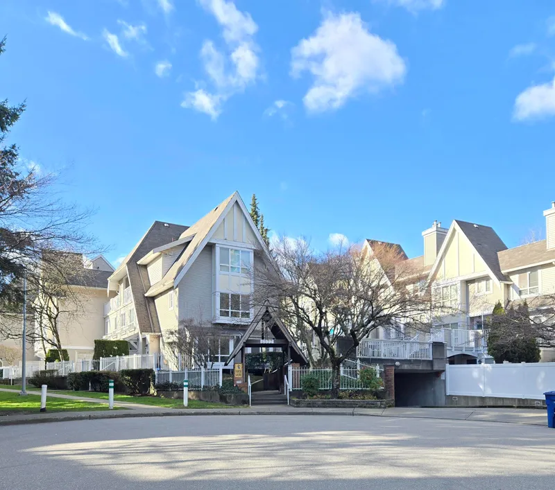 15 6577 SOUTHOAKS CRESCENT - photo 1 of 21