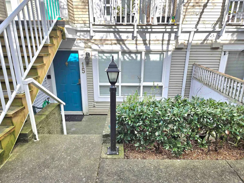 15 6577 SOUTHOAKS CRESCENT - photo 2 of 21