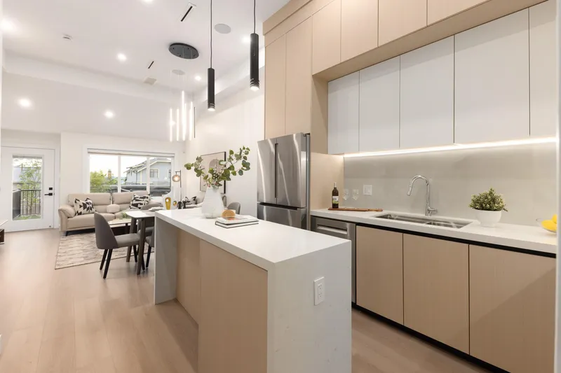 102 914 ROCHESTER AVENUE - photo 1 of 25