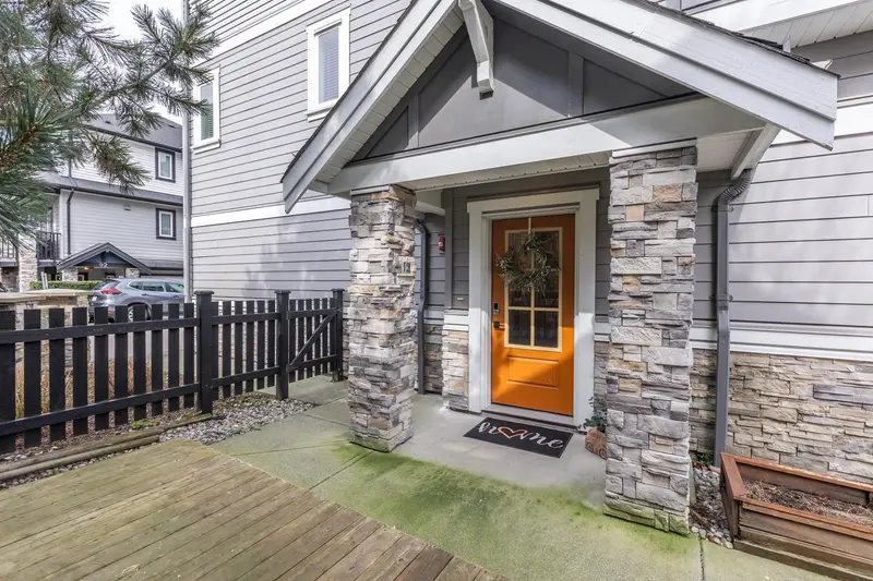 94 20860 76 AVENUE - photo 2 of 25