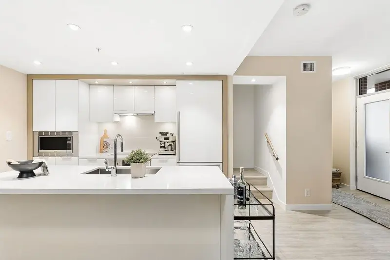 82 SWITCHMEN STREET - photo 1 of 25