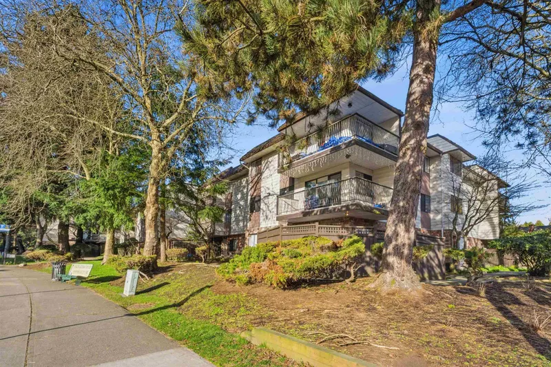 211 7426 138 STREET - photo 4 of 25