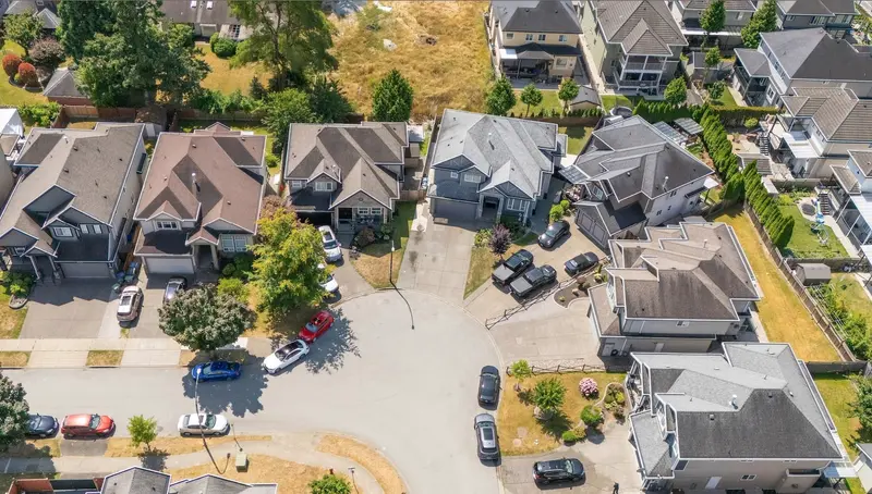 14850 69 AVENUE - photo 4 of 25