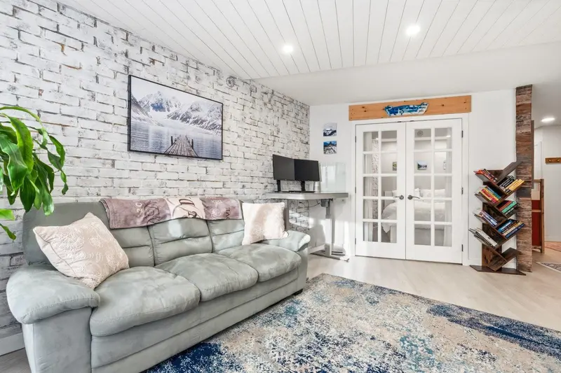 202 1199 SEYMOUR STREET - photo 2 of 25