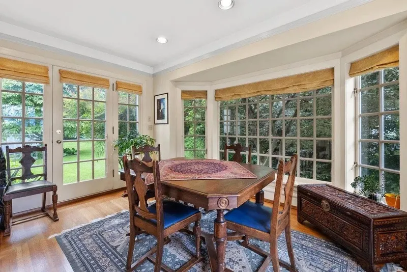 1625 MARPOLE AVENUE - photo 4 of 12