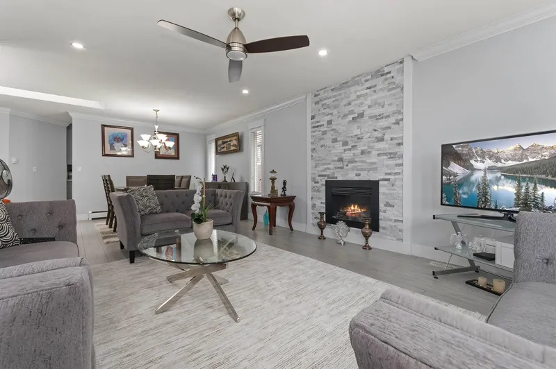 13398 89 AVENUE - photo 4 of 25