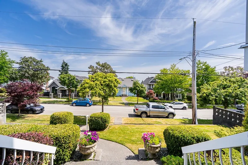 1817 EDINBURGH STREET - photo 2 of 25