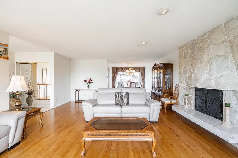 1817 EDINBURGH STREET - photo 4 of 25