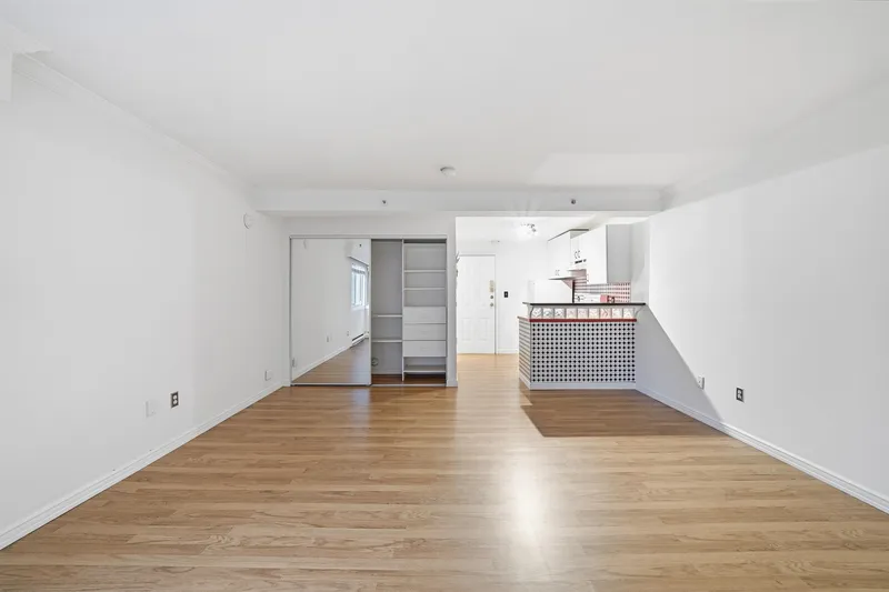 107 1940 BARCLAY STREET - photo 4 of 13