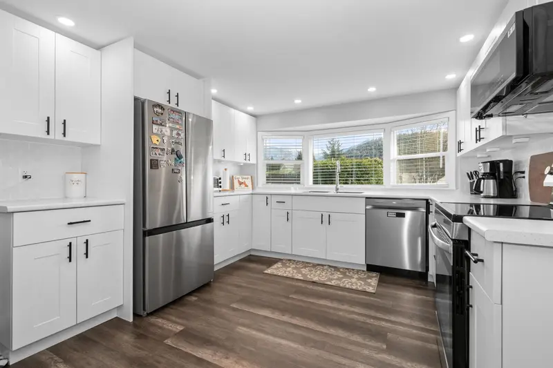 78 5742 UNSWORTH ROAD - photo 3 of 22