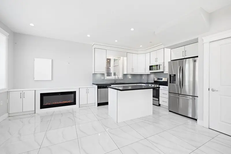 1 2430 E 41 STREET - photo 4 of 25