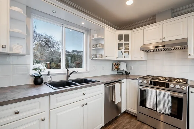 912 HABGOOD STREET - photo 3 of 19