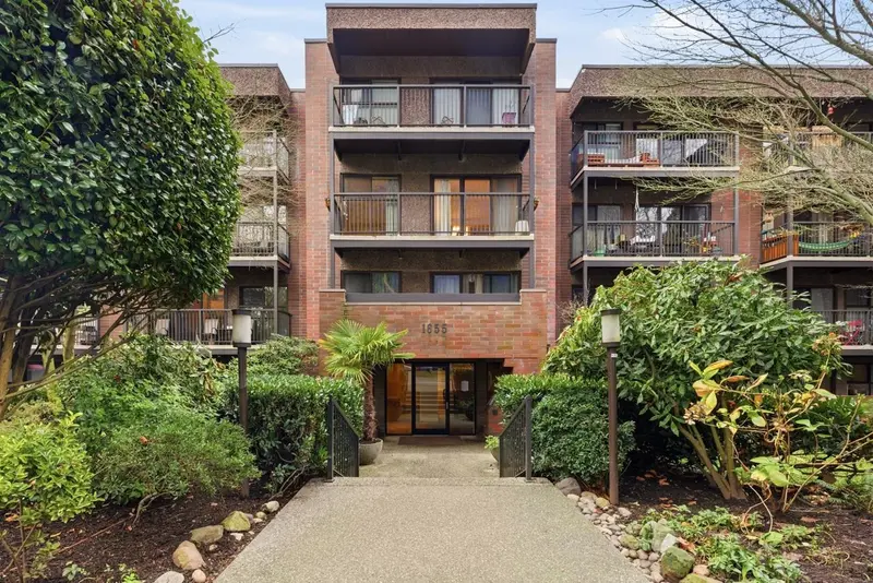 318 1655 NELSON STREET - photo 2 of 21