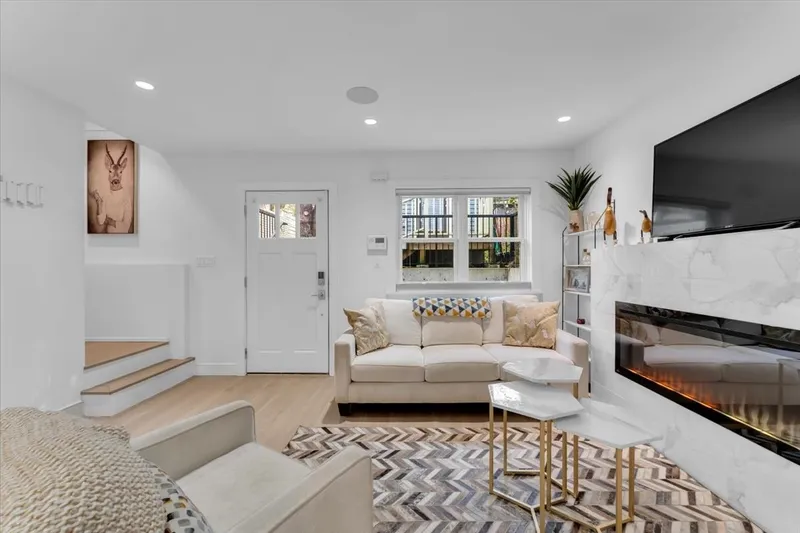 1020 ODLUM DRIVE - photo 3 of 25