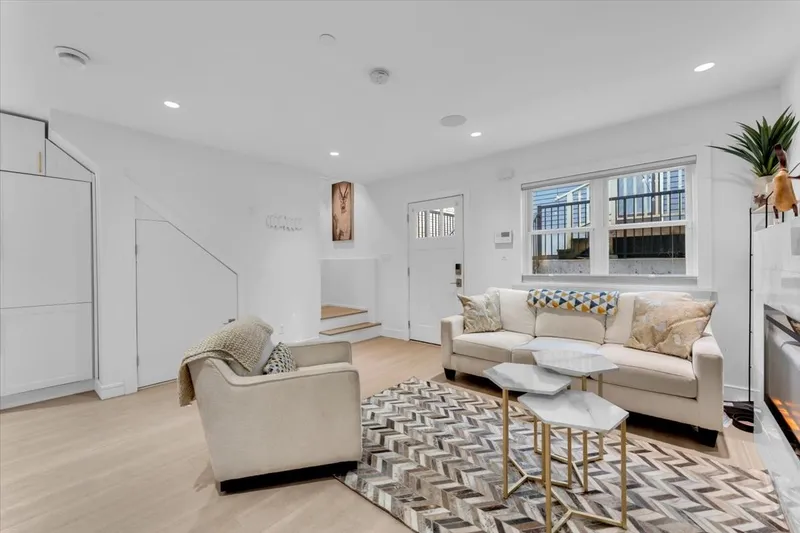 1020 ODLUM DRIVE - photo 4 of 25